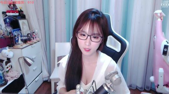 菜菜的瓜皮帽发布了一个斗鱼视频2019-12-02