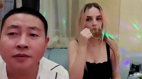 新妹子快到了，好期待呦。 2019-12-02 19点场