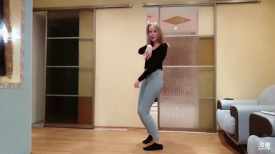小白美女，她又来了。 2019-12-02 19点场