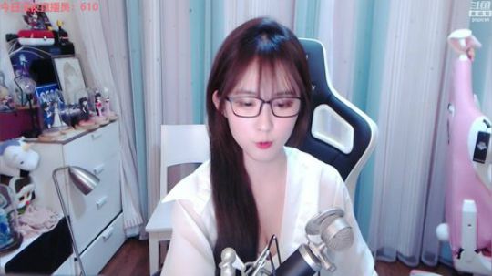 菜菜的瓜皮帽发布了一个斗鱼视频2019-12-02