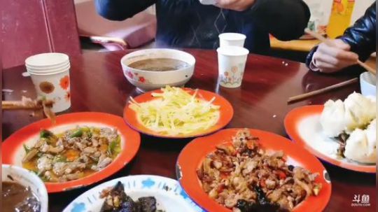 《睿智兄弟》阿坝州云端餐厅。 2019-12-02 16点场