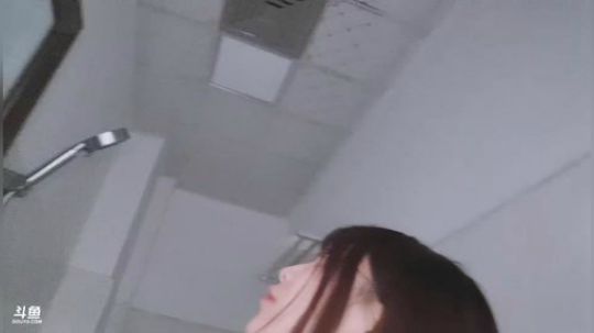 我在斗鱼看百变姑姑肖淑洁直播户外