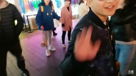 烙铁扎心了发布了一个斗鱼视频2019-12-04