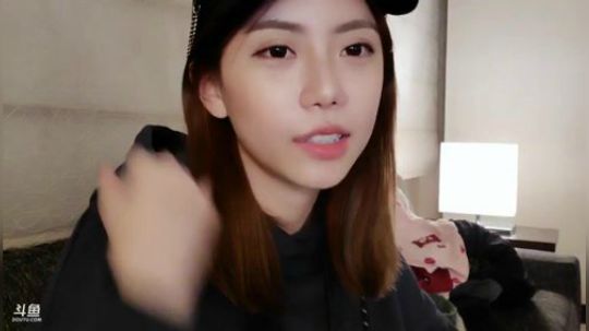 黑板君爱喝酸奶发布了一个斗鱼视频2019-12-04