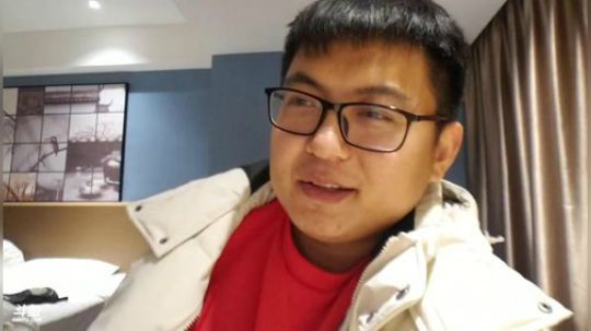 我在斗鱼看火力堂主直播户外