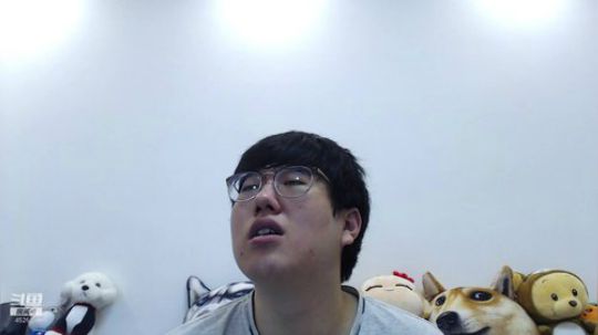 户外遛狗王飞哥发布了一个斗鱼视频2019-12-05