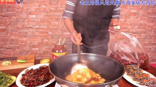 干锅五花肉，大闸蟹，浇汁油豆腐，凉拌黄瓜 2019-12-04 21点场