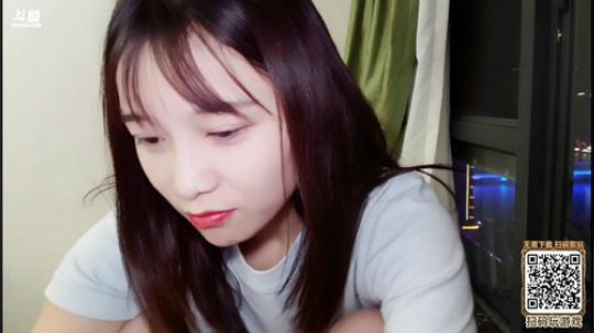 我在斗鱼看百变姑姑肖淑洁直播户外