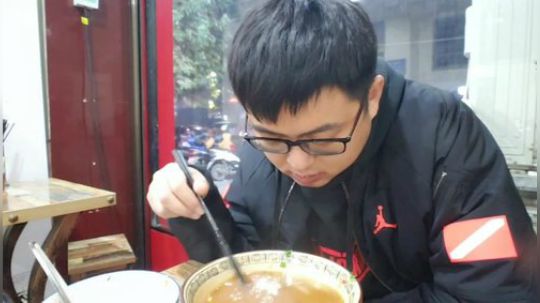 我在斗鱼看火力堂主直播户外