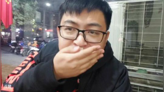 我在斗鱼看火力堂主直播户外