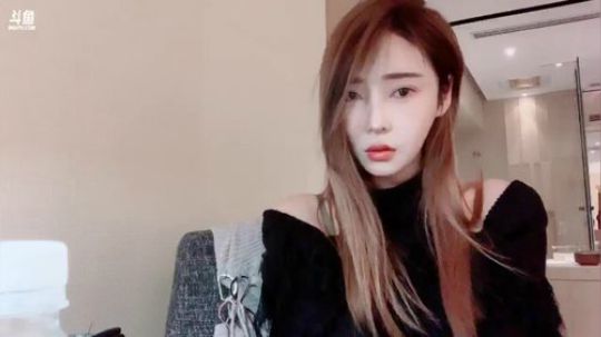 5517238 舞蹈一姐晋级赛~ 2019-12-06 23点场