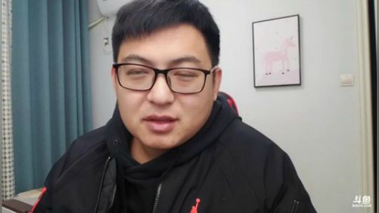 我在斗鱼看火力堂主直播户外