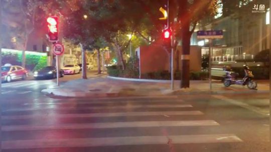 烙铁扎心了发布了一个斗鱼视频2019-12-08