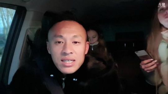 美女花样滑冰走一波。 2019-12-08 16点场