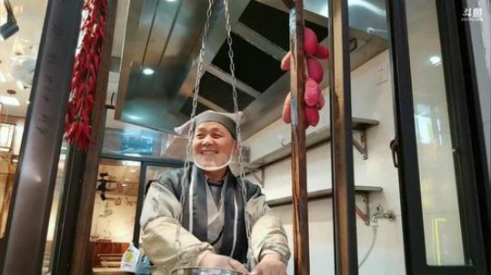 烙铁扎心了发布了一个斗鱼视频2019-12-08