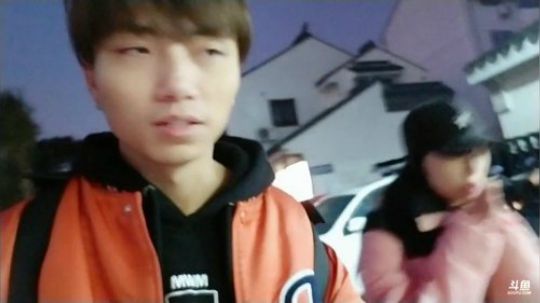 烙铁扎心了发布了一个斗鱼视频2019-12-08