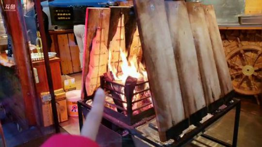 圣诞市场吃三文鱼 2019-12-07 23点场