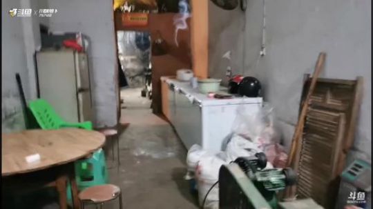 《蹭饭》