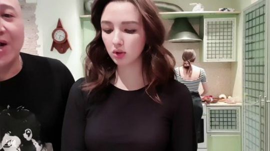 开课了，美女老师教大家俄语。 2019-12-08 20点场