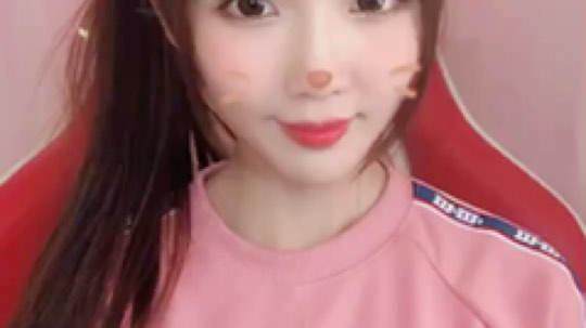 是小鹿哇发布了一个斗鱼视频2019-12-09