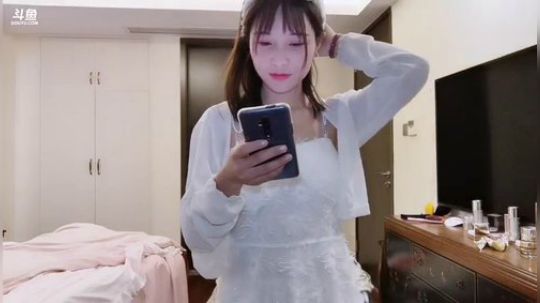 我在斗鱼看百变姑姑肖淑洁直播户外