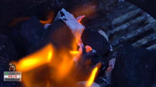 我在斗鱼看野食小哥直播美食