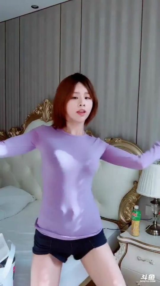 桃桃的常袖子_无敌小可爱桃桃 bboom bboom_斗鱼视频 - 最6的弹幕视频