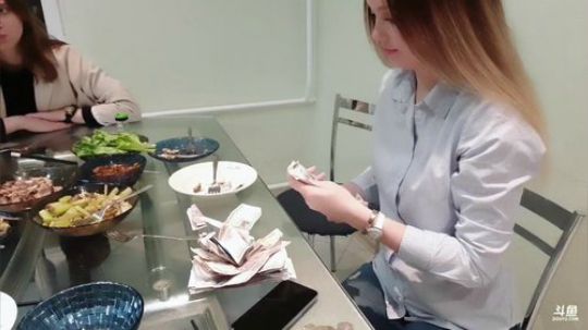 穿越回到家里，美女多多 2019-12-12 23点场