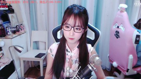 菜菜的瓜皮帽发布了一个斗鱼视频2019-12-13