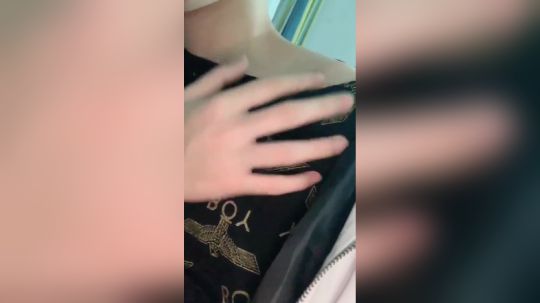 愿赌服输，三三姐叫我发的性感视频
