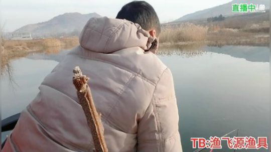 我在斗鱼看贱贱钓鱼直播乡野