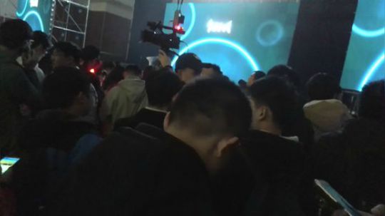 小缘十年聚会演唱排队等候