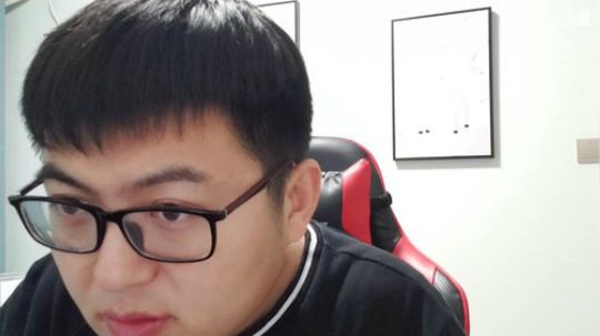 我在斗鱼看火力堂主直播户外