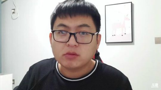 我在斗鱼看火力堂主直播户外
