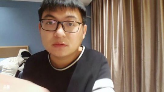 我在斗鱼看火力堂主直播户外