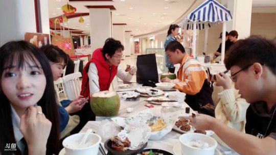 一帮颜值主播户外乱逛 2019-12-13 16点场