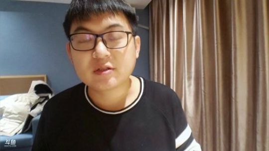 我在斗鱼看火力堂主直播户外