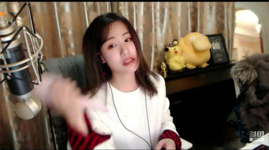 喵老师的圣诞树发布了一个斗鱼视频2019-12-18