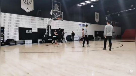 篮球运动员大嘴 2019-12-18 16点场