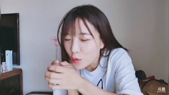 肖淑洁生命中的光和盐发布了一个斗鱼视频2019-12-18