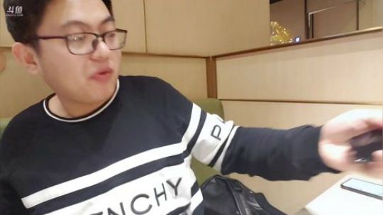 我在斗鱼看火力堂主直播户外