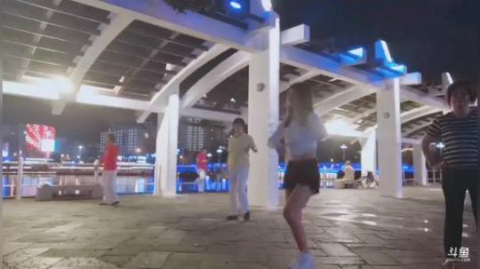 肖淑洁生命中的光和盐发布了一个斗鱼视频2019-12-18