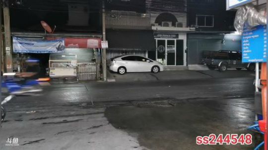 我在斗鱼看叶子户外直播户外