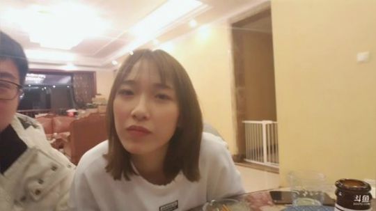 我在斗鱼看火力堂主直播户外