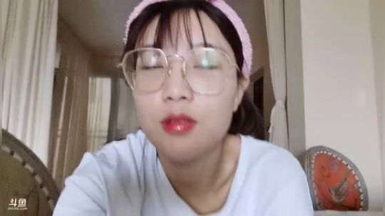 肖淑洁生命中的光和盐发布了一个斗鱼视频2019-12-19