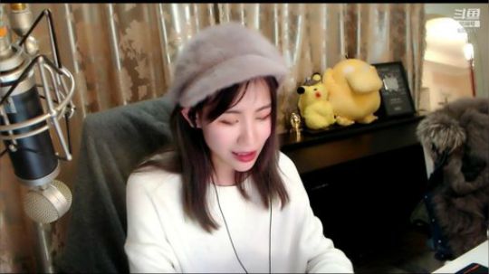 喵老师的圣诞树发布了一个斗鱼视频2019-12-19