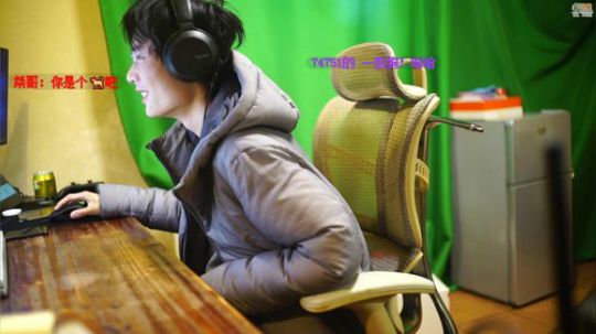 嘉啊123发布了一个斗鱼视频2019-12-19