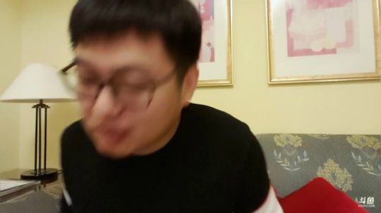 我在斗鱼看火力堂主直播户外