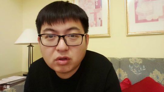 我在斗鱼看火力堂主直播户外