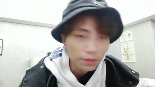 烙铁扎心了发布了一个斗鱼视频2019-12-21